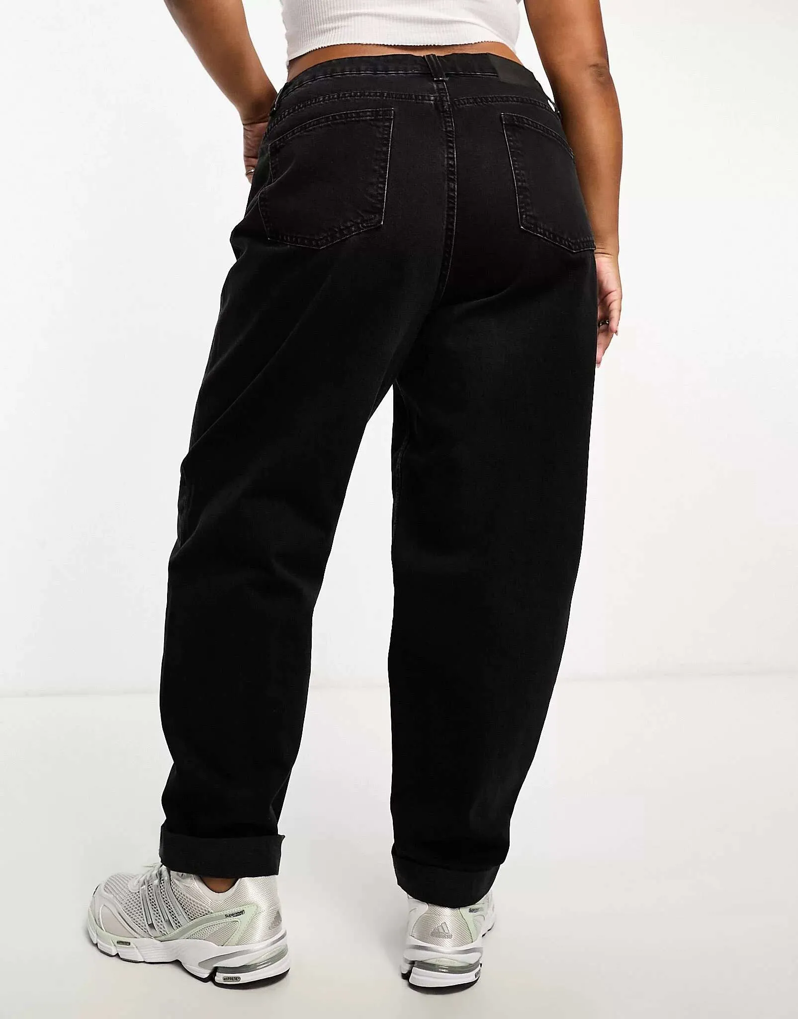 ASOS DESIGN Curve Relaxed Mom Jeans In Black